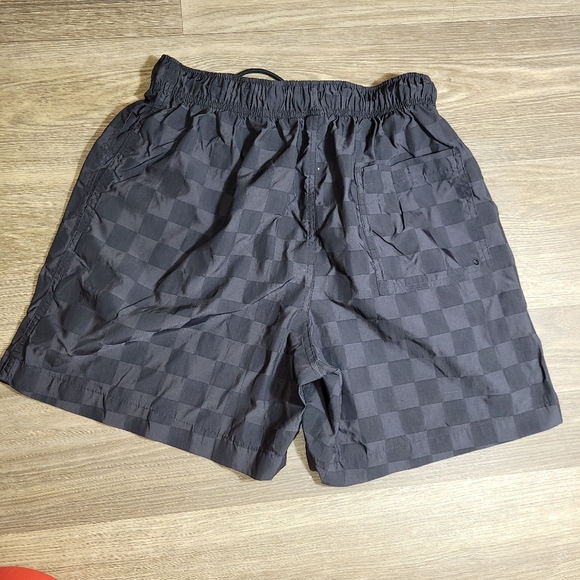 NikeMen's Club Flow Checker Logo Shorts - Picture 3 of 5